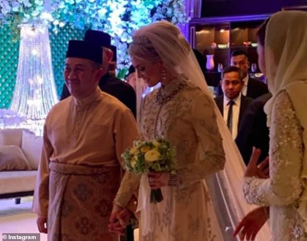 Hé lộ những hình ảnh đầu tiên về cô dâu thường dân Thụy Điển, chiếm trọn trái tim Thái tử Malaysia trong đám cưới xa hoa - Ảnh 5.