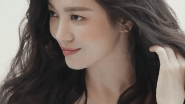 Không còn “già chát” vì kiểu tóc và trang phục, Song Hye Kyo đẹp đỉnh cao trong hình hậu trường không photoshop - Ảnh 4.