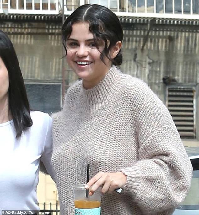 Xôn xao trước loạt hình ảnh phát tướng bất thường của Selena Gomez, nữ hoàng Instagram một thời nay còn đâu? - Ảnh 2.