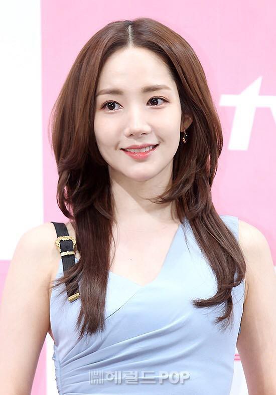 Dù bị không ít người chê, kiểu tóc của Park Min Young vẫn được con gái Hàn thi nhau để theo - Ảnh 4.