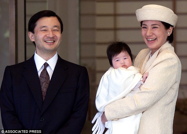 Con đường trở thành “mẫu nghi thiên hạ” của Hoàng hậu Nhật Bản Michiko và con dâu Masako: Chứa đầy máu và nước mắt cùng góc khuất đáng sợ ít ai biết - Ảnh 6.