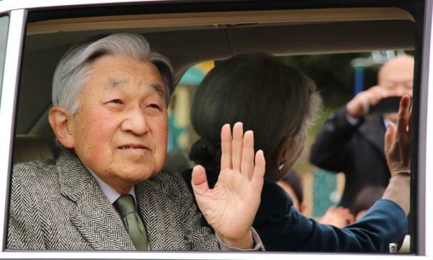 Nhật hoàng Akihito - vị hoàng đế rũ bỏ hình tượng bất khả xâm phạm để đi vào lòng dân và những dấu ấn không thể nào quên trong 30 năm trị vì - Ảnh 1.