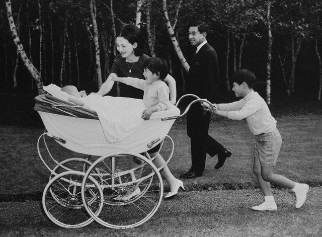 Hơn 60 năm trước, từng có chàng Thái tử Nhật Bản dám cãi lời bố mẹ, quyết cưới vợ thường dân rồi tự vẽ nên chuyện cổ tích khó tin - Ảnh 10.