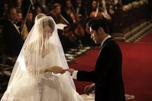 Váy cưới thanh lịch của sao Việt và Hoa ngữ khi tái hôn - Váy cưới cô dâu -  HappyWedding.vn