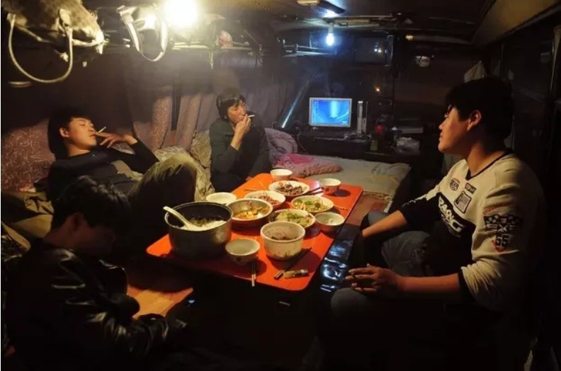 Cận cảnh bộ lạc người kiến, người chuột sống chen ch&uacute;c ngột ngạt dưới l&ograve;ng đất những đ&ocirc; thị phồn hoa bậc nhất Trung Quốc - Ảnh 11.