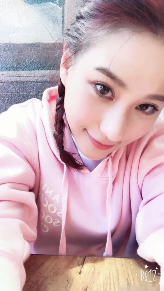Sở Kiều Truyện Đậu Kiêu bị bắt gặp hôn cuồng nhiệt mỹ nhân trong thang máy, nghi vấn là cô gái có gia thế khủng nhất nhì Trung Quốc - Ảnh 4.
