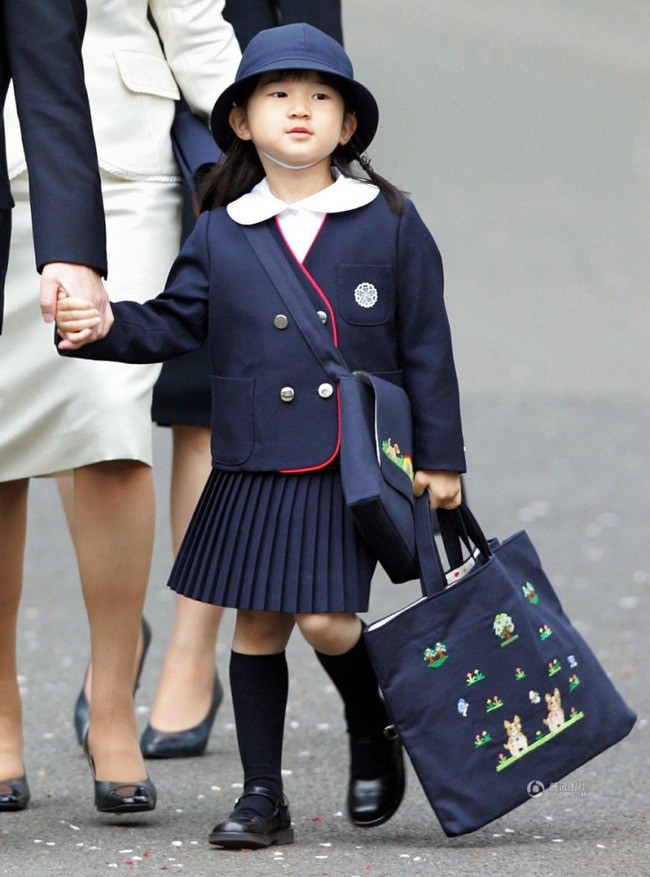 Công chúa Aiko - con gái duy nhất của Thái tử Naruhito: Từ đứa bé xinh xắn từng bị bắt nạt đến thiếu nữ tài giỏi sống tự lập - Ảnh 2.