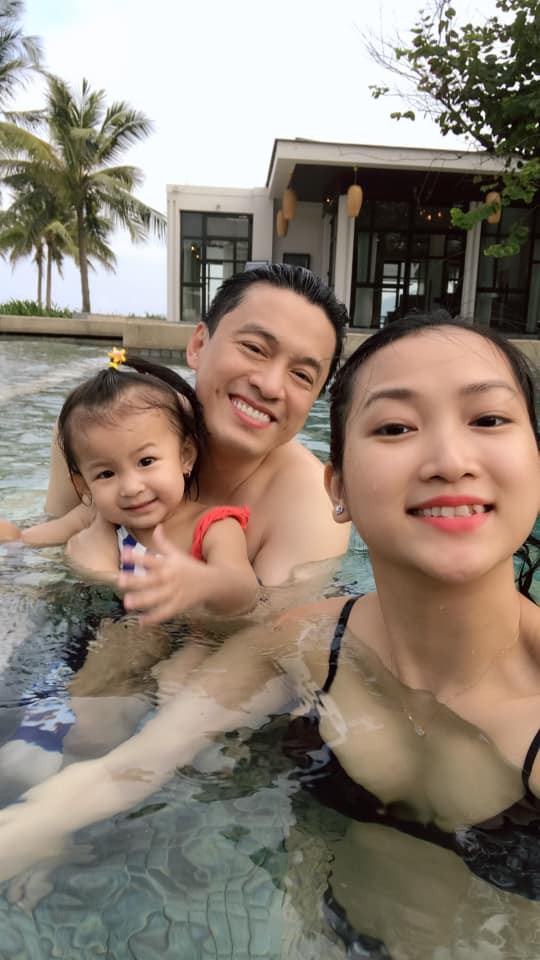 Vợ chồng Lam Trường kỷ niệm 9 năm bên nhau nhưng loạt ảnh siêu mẫu bikini của con gái nhỏ mới gây chú ý - Ảnh 5. Vợ chồng Lam Trường kỷ niệm 9 năm bên nhau nhưng loạt ảnh siêu mẫu bikini của con gái nhỏ mới gây chú ý - Ảnh 5.