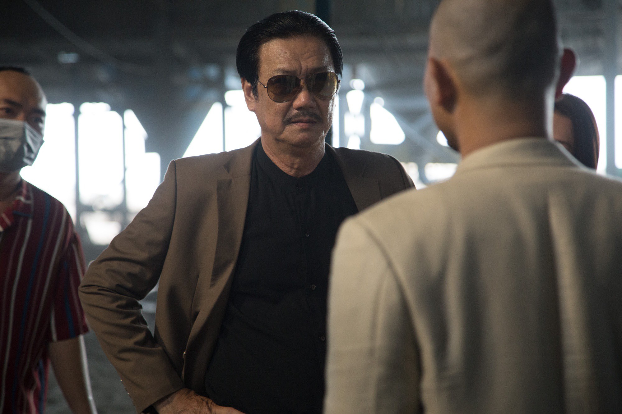 Chị 13 mới ch&iacute;nh thức b&aacute;n v&eacute; được 5 ng&agrave;y đ&atilde; bị quay l&eacute;n tuồn ra ngo&agrave;i, Thu Trang - Tiến Luật van xin cộng đồng mạng - Ảnh 1.