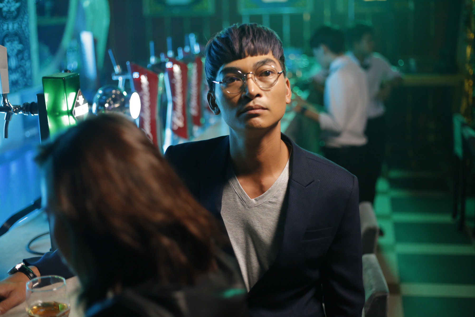 Chị 13 mới ch&iacute;nh thức b&aacute;n v&eacute; được 5 ng&agrave;y đ&atilde; bị quay l&eacute;n tuồn ra ngo&agrave;i, Thu Trang - Tiến Luật van xin cộng đồng mạng - Ảnh 3.