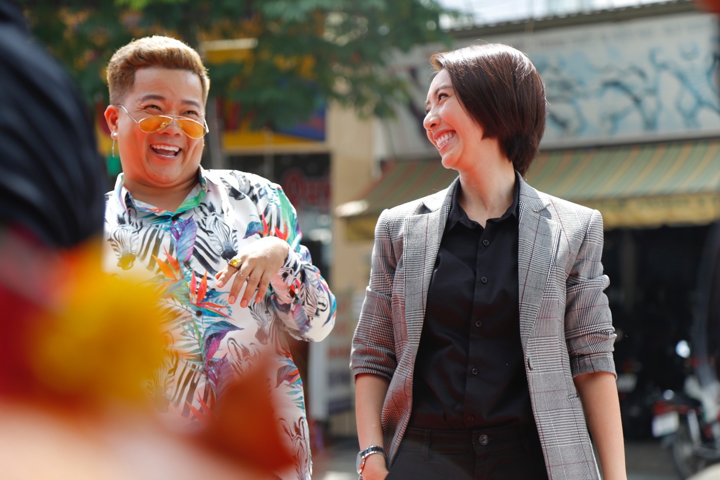 Chị 13 mới ch&iacute;nh thức b&aacute;n v&eacute; được 5 ng&agrave;y đ&atilde; bị quay l&eacute;n tuồn ra ngo&agrave;i, Thu Trang - Tiến Luật van xin cộng đồng mạng - Ảnh 7.