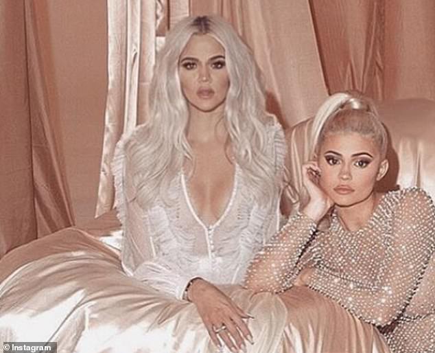 Ảnh gia đình Kardashian tưởng sang, quyền lực nhưng đầy lỗi photoshop: Giàu mà chẳng thuê nổi người chỉnh ảnh có tâm - Ảnh 3.