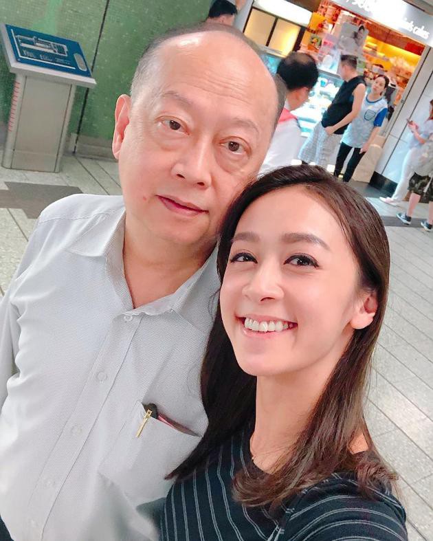 Chị gái tiểu tam Huỳnh Tâm Dĩnh tiết lộ bí mật gia đình: Bố ngoại tình nhưng mẹ đành cam chịu vì không có khả năng tài chính - Ảnh 1.