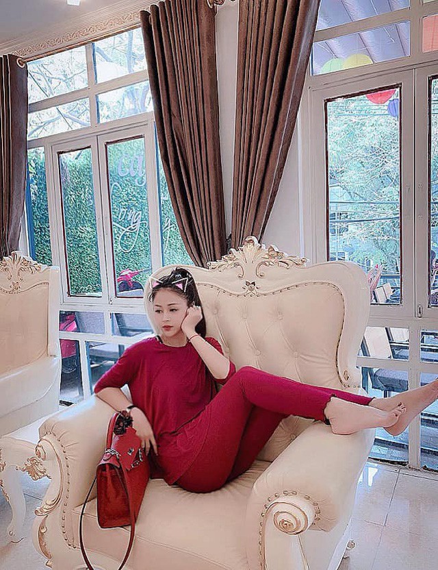 Nhan sắc đời thực đầy khác biệt của 4 cô công nhân trong Những cô gái trong thành phố - Ảnh 11. Nhan sắc đời thực đầy khác biệt của 4 cô công nhân trong Những cô gái trong thành phố - Ảnh 11.