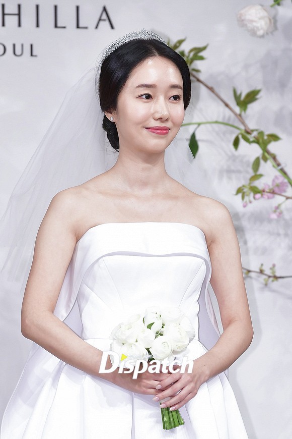 Đám cưới hot nhất hôm nay: Vợ chồng Lee Byung Hun đích thân tham dự, Seohyun - Dara xinh đẹp bên Son Ye Jin - Ảnh 2.