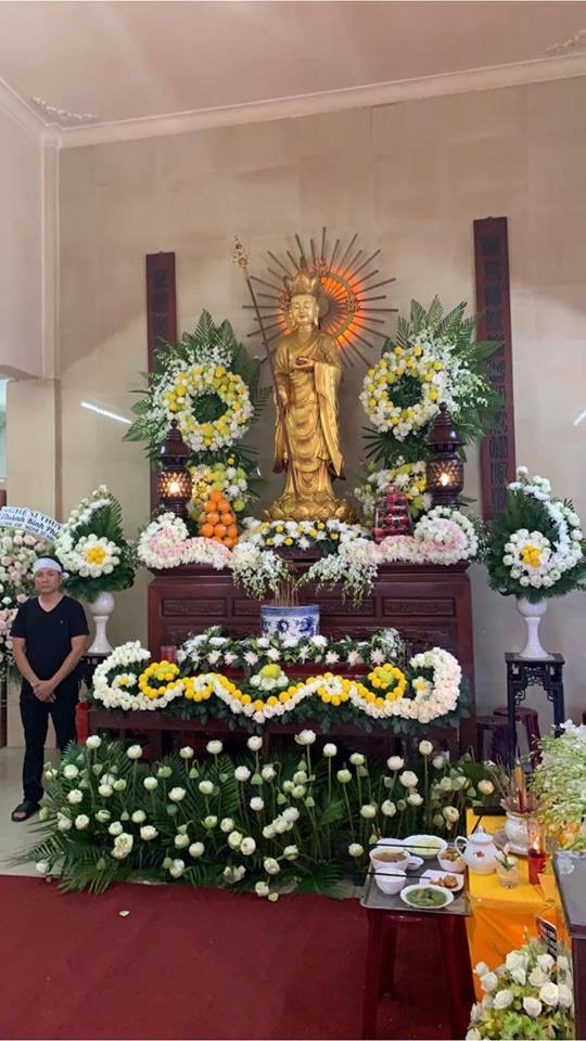 Rất đông các nghệ sĩ đã có mặt tại chùa Ấn Quang, nói lời tiễn biệt sau cùng tới cố diễn viên Anh Vũ  - Ảnh 3.