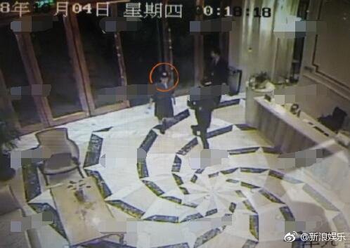 Sốc với loạt ảnh CCTV nhóm người tới cướp con, đánh đập bố vợ do chồng mỹ nhân Hồng Lâu Mộng dàn dựng - Ảnh 3.
