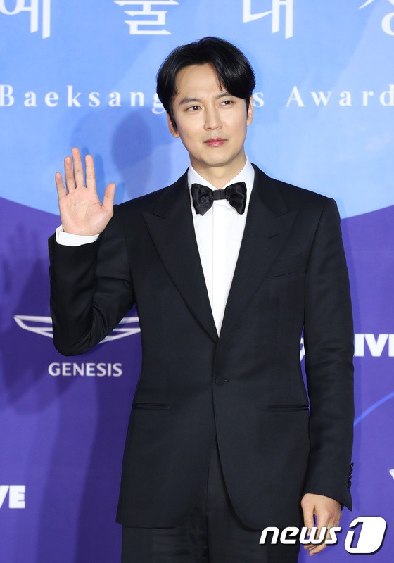 Thảm đỏ Baeksang 2019: Han Ji Min tái hợp bạn trai màn ảnh Hyun Bin, Nam Joo Hyuk - Jung Woo Sung - Ảnh 11.