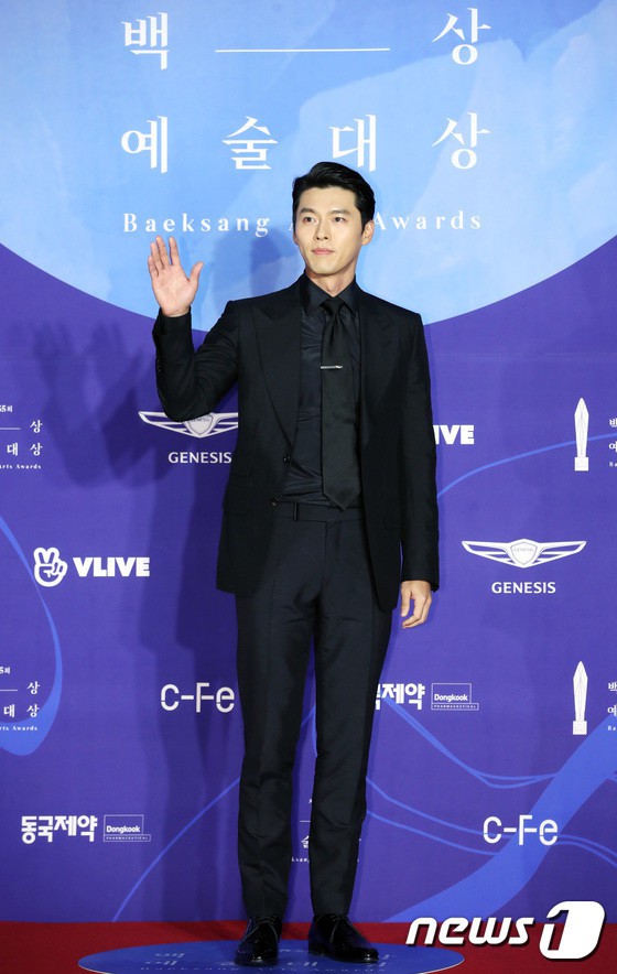 Thảm đỏ Baeksang 2019: Han Ji Min tái hợp bạn trai màn ảnh Hyun Bin, Nam Joo Hyuk - Jung Woo Sung - Ảnh 8.