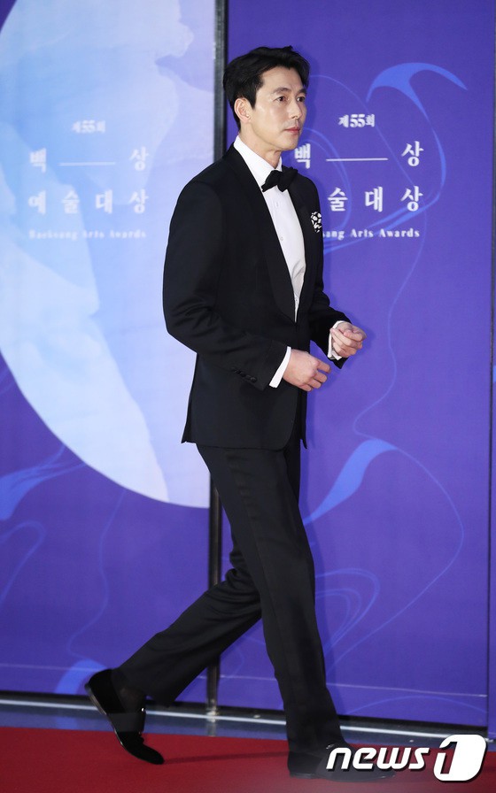 Thảm đỏ Baeksang 2019: Han Ji Min tái hợp bạn trai màn ảnh Hyun Bin, Nam Joo Hyuk - Jung Woo Sung - Ảnh 4.