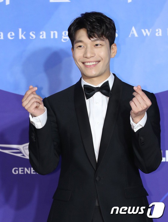 Thảm đỏ Baeksang 2019: Han Ji Min tái hợp bạn trai màn ảnh Hyun Bin, Nam Joo Hyuk - Jung Woo Sung - Ảnh 30.