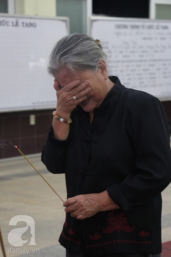 Nhìn nghệ sĩ Lê Bình vẫn đội chiếc mũ quen thuộc lúc nhập quan, nhiều người xúc động rơi nước mắt - Ảnh 30.
