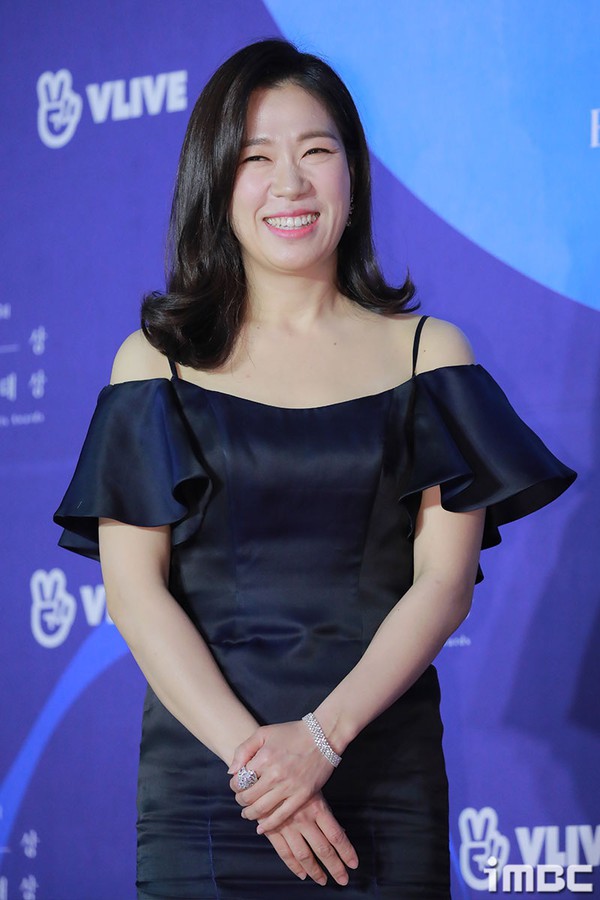  Dàn sao hạng A quyền lực K-biz đổ bộ thảm đỏ Baeksang 2019: Chị đại Kim Hye Soo vẫn là nhất - Ảnh 28.