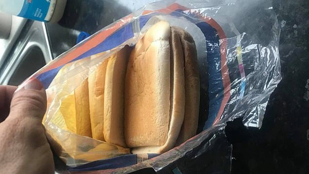 Mua bánh mì về làm món ăn trưa cho con, bà mẹ cười ra nước mắt với cú lừa ngoạn mục, ăn không được, nuốt không trôi mà bỏ thì phí - Ảnh 1. Mua bánh mì về làm món ăn trưa cho con, bà mẹ cười ra nước mắt với cú lừa ngoạn mục, ăn không được, nuốt không trôi mà bỏ thì phí - Ảnh 1.