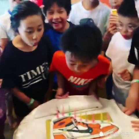 Trương Bá Chi tổ chức sinh nhật cho con trai thứ 2, Tạ Đình Phong đang ở đâu và làm gì mà mất hút? - Ảnh 3.