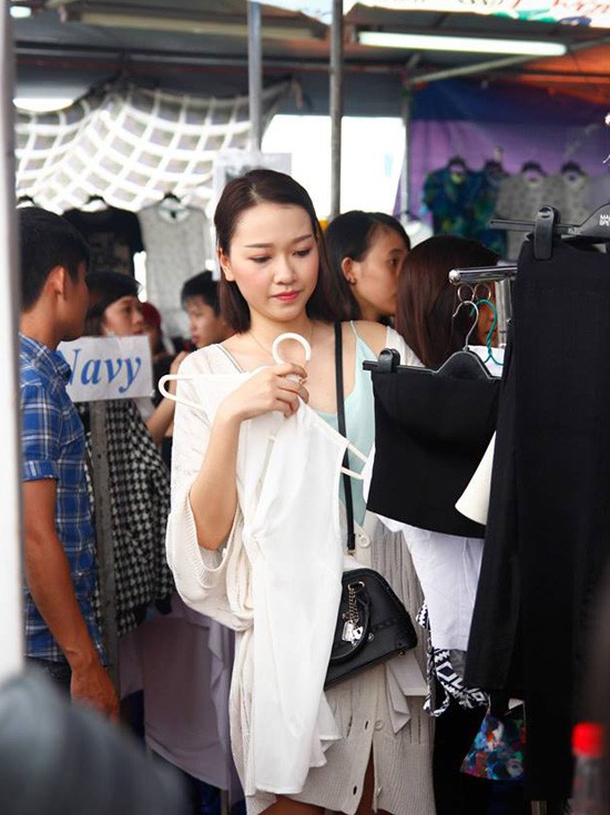 Sao Việt chất hàng hiệu đầy phòng làm gì? Mai Phương Thúy để trưng, Kỳ Duyên “lao tâm” thanh lý nhưng vẫn chưa vất vả bằng người cuối - Ảnh 11. Sao Việt chất hàng hiệu đầy phòng làm gì? Mai Phương Thúy để trưng, Kỳ Duyên “lao tâm” thanh lý nhưng vẫn chưa vất vả bằng người cuối - Ảnh 11.