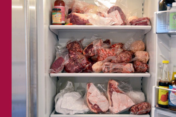 Chuyên gia cảnh báo cách trữ thịt sai trong tủ lạnh nhà nhà đang mắc gây hại sức khỏe - Ảnh 1.