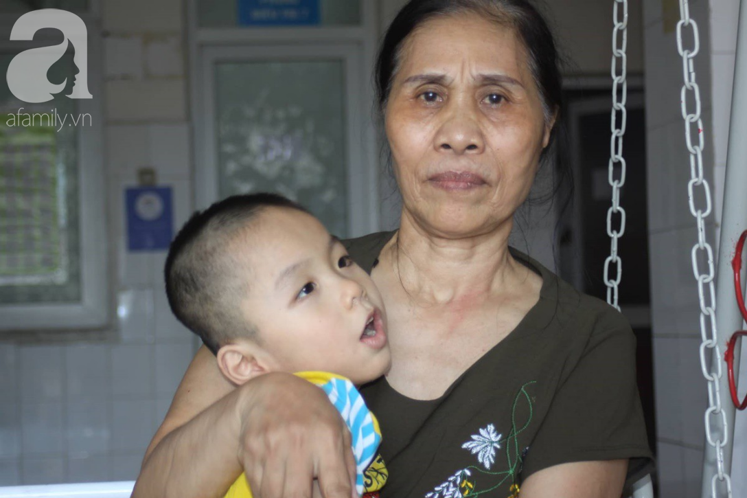 Biết con trai 5 tuổi bị bại não, mẹ nhẫn tâm bỏ đi để lại con cho bà nội già yếu mà không có tiền cứu chữa  - Ảnh 7.