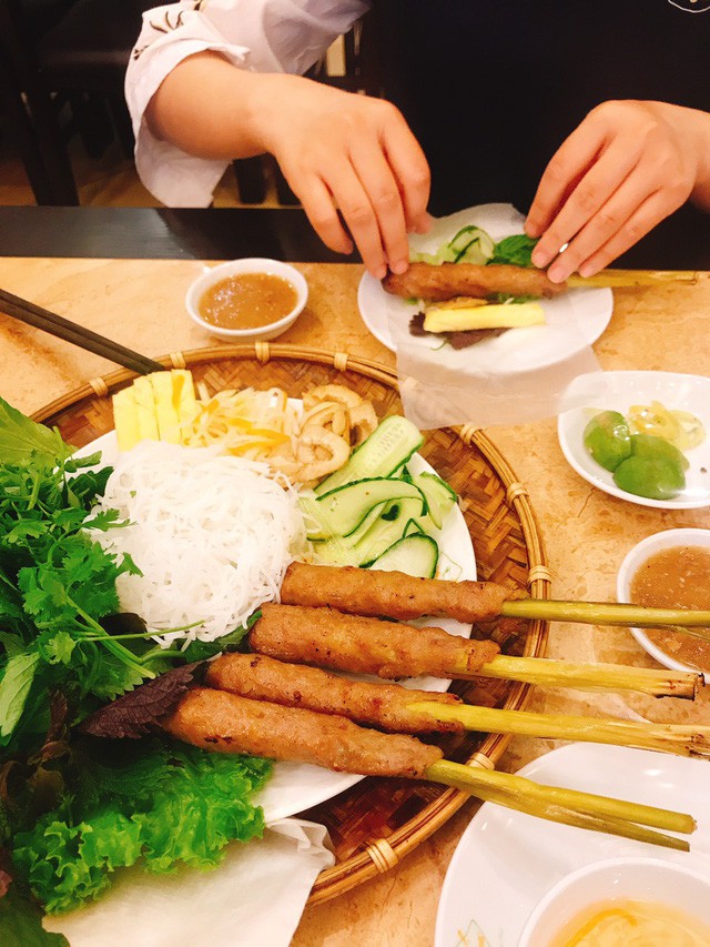 Kh&aacute;m ph&aacute; kh&ocirc;ng gian ẩm thực Huế giữa l&ograve;ng H&agrave; Nội - Ảnh 5.