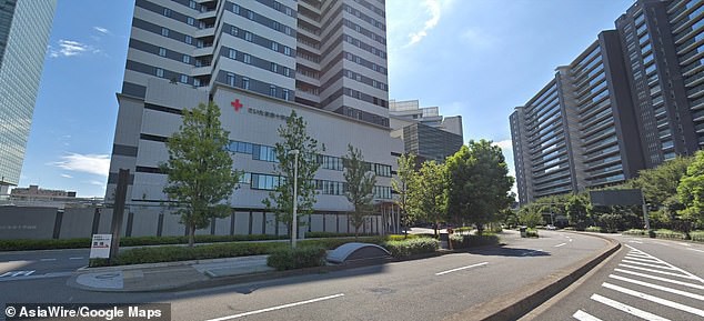 Bệnh viện Nhật Bản chính thức lên tiếng vụ bé sinh non 14 tuần tuổi bị xả xuống bồn cầu, lời giải thích đưa ra là do nhầm lẫn - Ảnh 1.