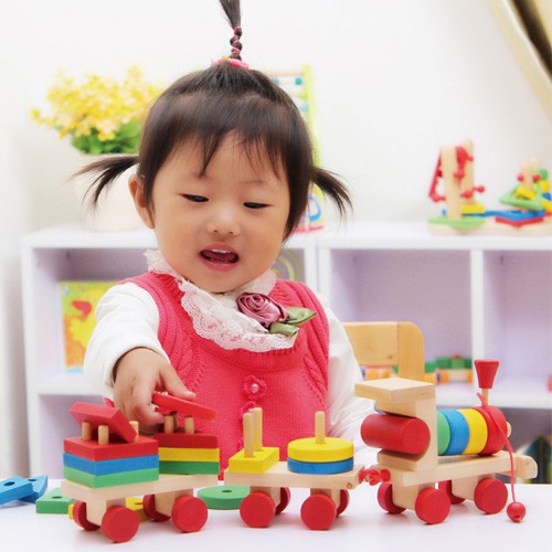 Giáo viên Montessori gợi ý số lượng đồ chơi mà 1 đứa trẻ thực sự cần, mẹ tránh mua quá nhiều gây lãng phí - Ảnh 2.