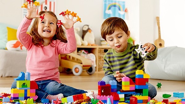 Giáo viên Montessori gợi ý số lượng đồ chơi mà 1 đứa trẻ thực sự cần, mẹ tránh mua quá nhiều gây lãng phí - Ảnh 4.