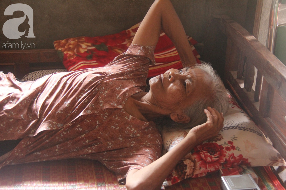 Lời khẩn cầu của người bà 70 tuổi mù một bên mắt, chân bị hoại tử, thối rữa nặng mà không có tiền phẫu thuật - Ảnh 5.