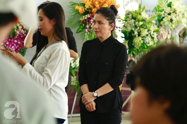 Nghệ sĩ Quyền Linh, Vân Trang mắt đỏ hoe, thẫn thờ ôn lại những kỷ niệm cùng cố nghệ sĩ Lê Bình  - Ảnh 13.