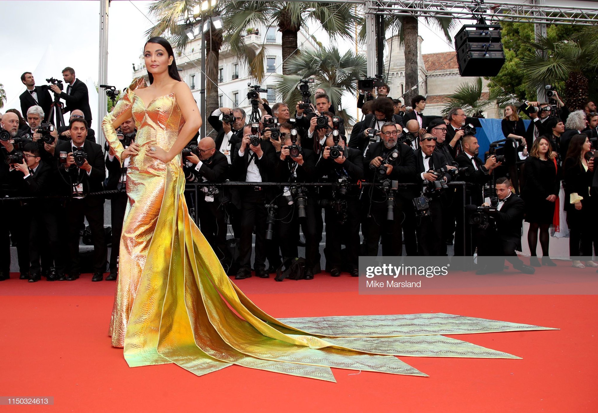 Thảm đỏ Cannes ngày thứ 6: Hoa hậu đẹp nhất thế giới xuất hiện cực ...