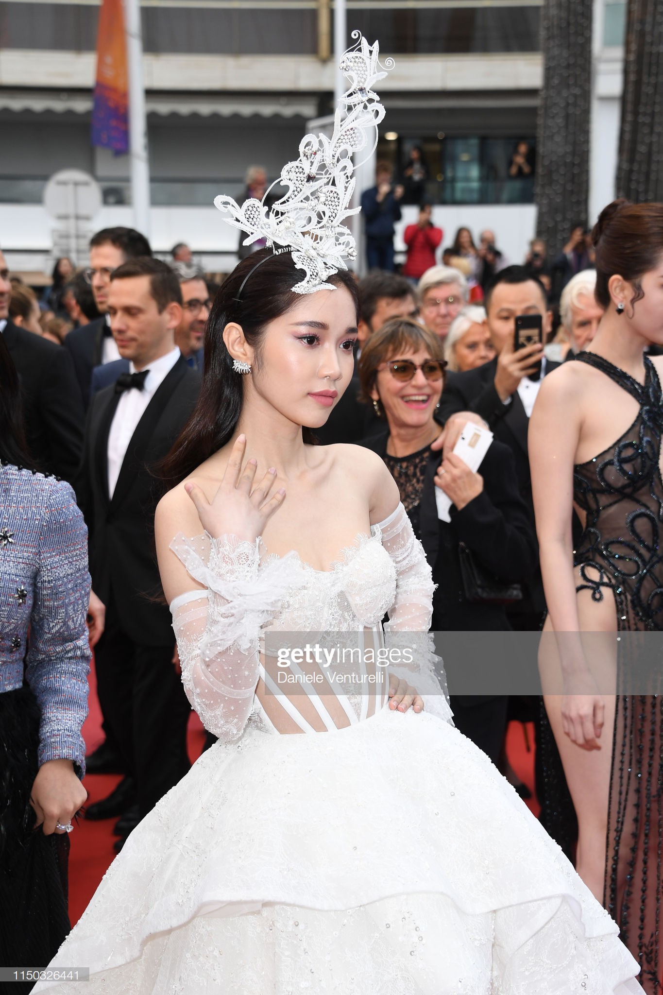 Ngọc Trinh và Quỳnh Hương tại Cannes là hình ảnh đối lập