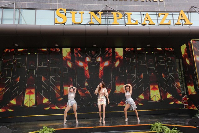 TTTM Sun Plaza Thụy Khuê hút khách ngày khai trương - Ảnh 1.