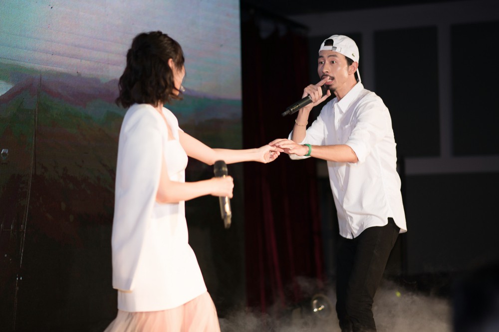 Đen V&acirc;u ra sức lấy l&ograve;ng Min sau sự cố trang phục bất ngờ tr&ecirc;n s&acirc;n khấu - Ảnh 8.