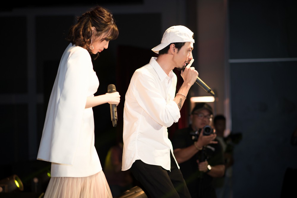 Đen V&acirc;u ra sức lấy l&ograve;ng Min sau sự cố trang phục bất ngờ tr&ecirc;n s&acirc;n khấu - Ảnh 9.