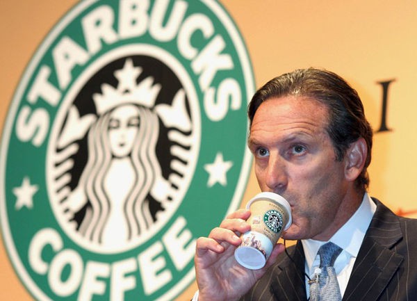 Cựu CEO Starbucks: Từ kẻ nhặt rác, phải bán máu kiếm tiền tới tỷ phú cà phê - Ảnh 2.