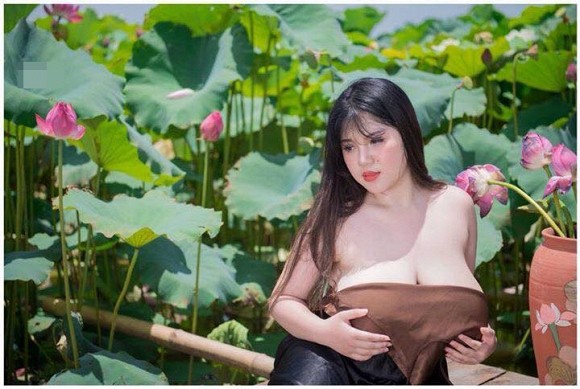 Từng thon thả sau khi phẫu thuật hút 6 lít mỡ, nữ sinh Hải Dương lại gây sốc với vòng 1 khủng bất ngờ - Ảnh 2. Từng thon thả sau khi phẫu thuật hút 6 lít mỡ, nữ sinh Hải Dương lại gây sốc với vòng 1 khủng bất ngờ - Ảnh 2.