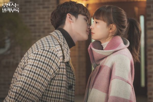 Son Ye Jin - Hyun Bin vào vai nữ thừa kế và quân nhân trong phim của biên kịch Vì sao đưa anh tới - Ảnh 6.