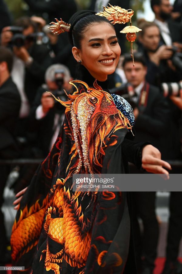 Sau Ngọc Trinh, đến lượt Trương Thị May xuất hiện trên thảm đỏ Cannes khiến truyền thông quốc tế náo loạn  - Ảnh 7.