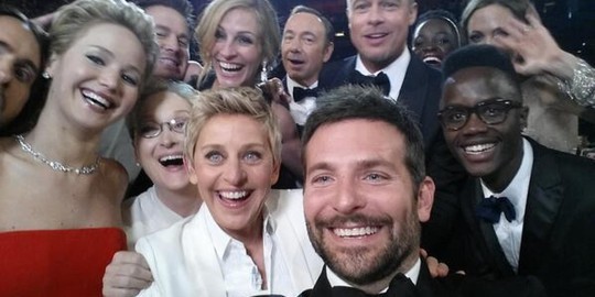 Nữ MC đồng tính thành danh nhất thế giới Ellen DeGeneres: Từng làm đủ nghề để kiếm sống, bị cha dượng lạm dụng tình dục - Ảnh 8. Nữ MC đồng tính thành danh nhất thế giới Ellen DeGeneres: Từng làm đủ nghề để kiếm sống, bị cha dượng lạm dụng tình dục - Ảnh 8.
