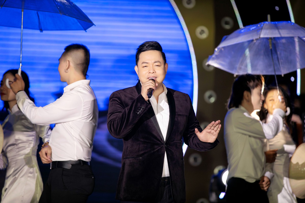 Quang Lê gây xôn xao khi dằn mặt ca sĩ lười biếng, dễ dãi nhưng mắc bệnh ngôi sao - Ảnh 1. Quang Lê gây xôn xao khi dằn mặt ca sĩ lười biếng, dễ dãi nhưng mắc bệnh ngôi sao - Ảnh 1.