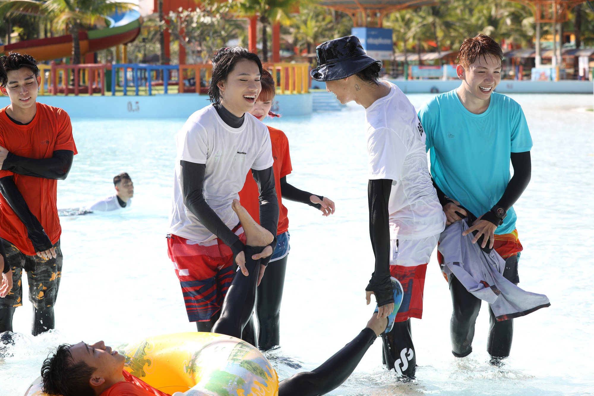 Running Man: Sau ồn ào quay hình đến mức kiệt sức đi cấp cứu, Lan Ngọc trở lại trong khi Trấn Thành lại gây sốc thế này! - Ảnh 8. Running Man: Sau ồn ào quay hình đến mức kiệt sức đi cấp cứu, Lan Ngọc trở lại trong khi Trấn Thành lại gây sốc thế này! - Ảnh 8.